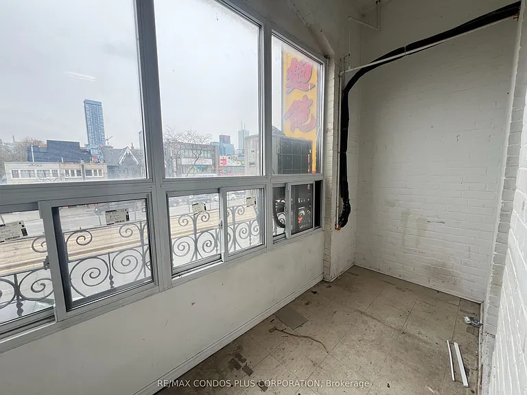 324 Spadina Ave #B — Photo 7