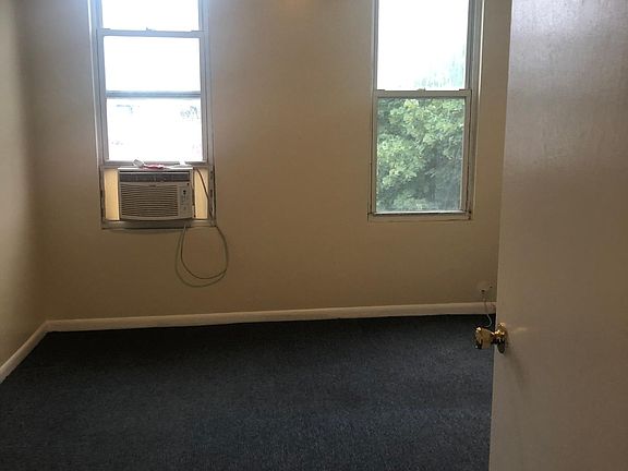 5th image of 465 Onderdonk Ave