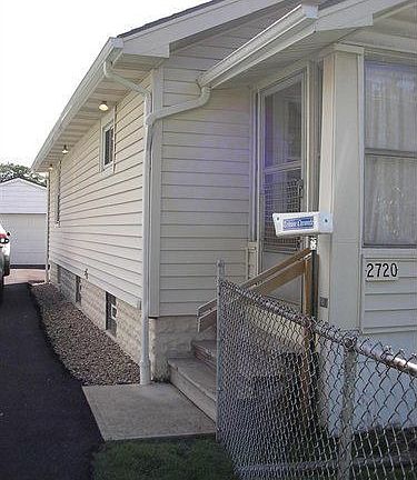 5th image of 2720 Fairview Ave SE