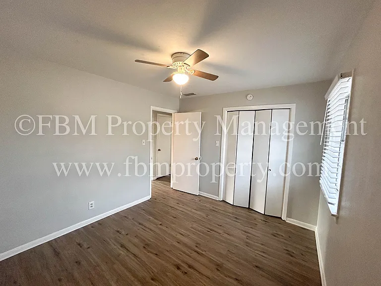 330 W College St #4 — Photo 10