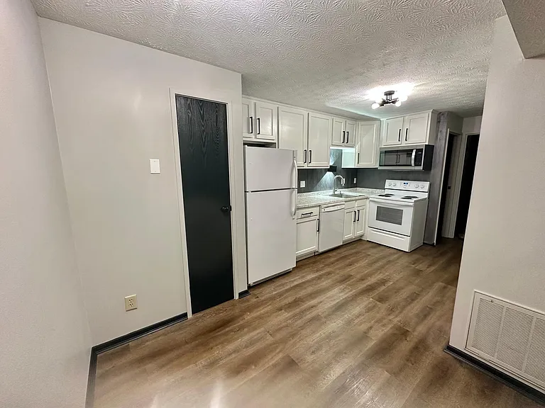 6485 Cheviot Rd #8 — Photo 6