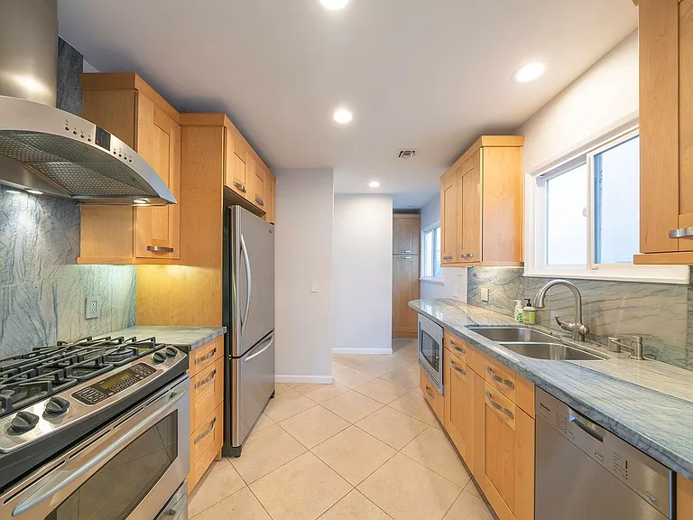 3605 Crest Dr — Photo 6