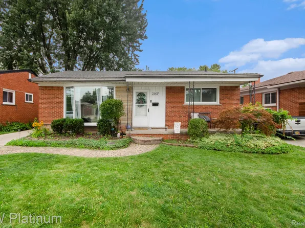 22607 Amherst St, Saint Clair Shores, MI 48081