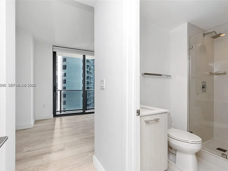 49 SW 9th St — Photo 16