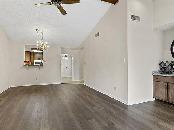 5th image of 53 Oaks Pl