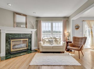 8 Edgemoor Cir, Wellesley, MA 02482