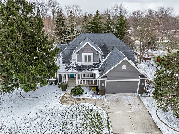 2nd image of 425 Savannah Ln