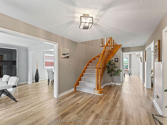 5th image of 146 Beaver Bend Cres