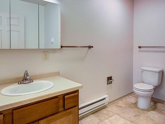 Pheasant Run Bathroom