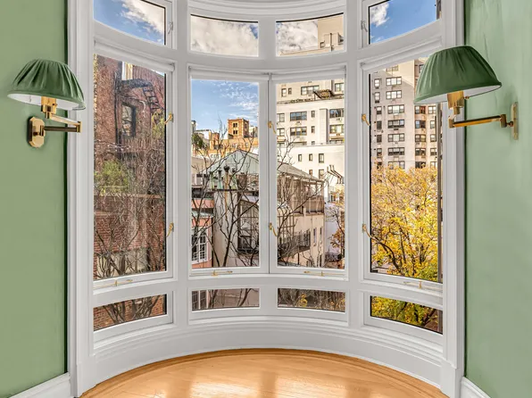 830 Park Avenue image 6 of 18