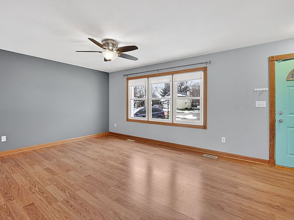 3rd image of 318 Fleetwood Dr