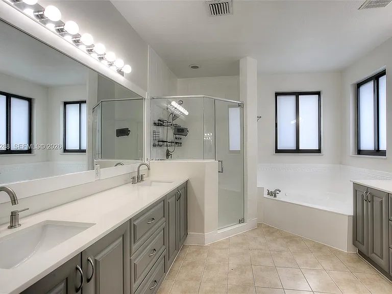 18355 NW 89th Ave — Photo 10