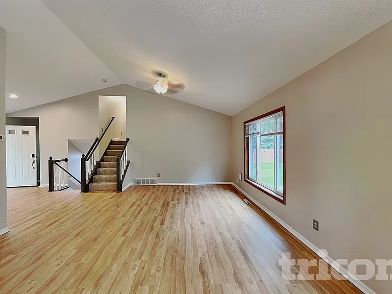 7429 Chesham Ln — Photo 3