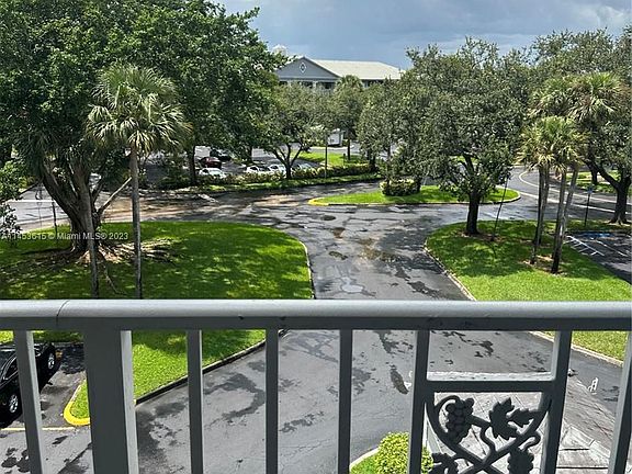 2nd image of 1516 Whitehall Dr APT 404
