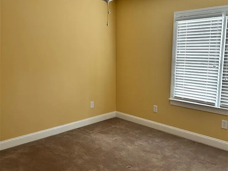 4890 Independence Dr — Photo 14