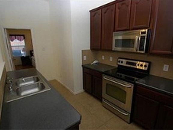 5th image of 9912 Fleetwood Dr