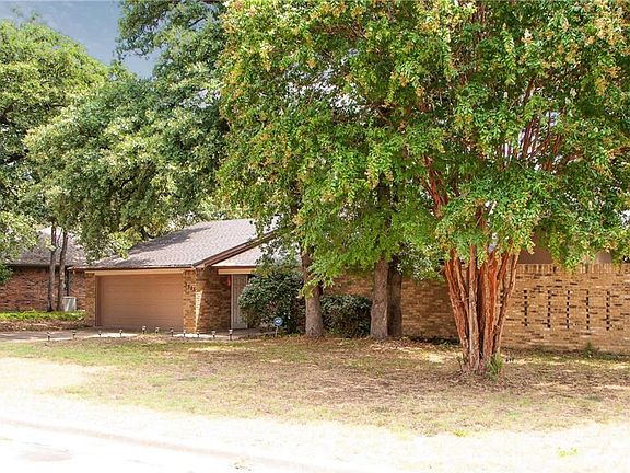 2nd image of 3903 Helmsford Dr