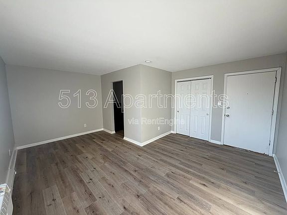 3rd image of 5146 Carthage Ave APT 10