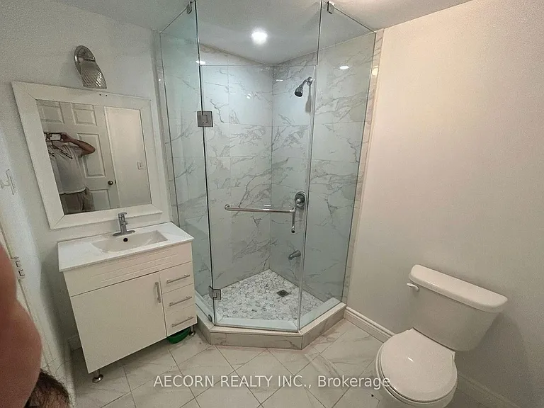 411 Sandford St #LOWER — Photo 4