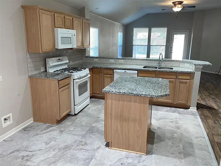 25011 Emporia Point Ct — Photo 8
