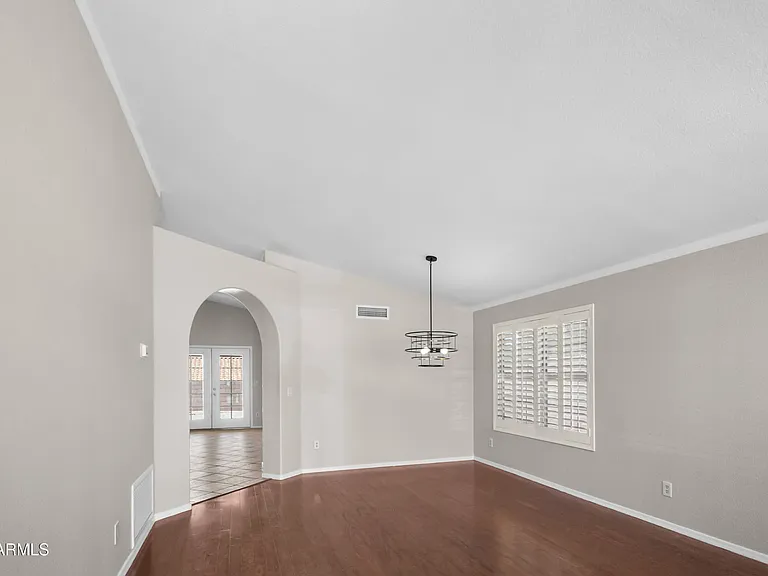 1214 E Beverly Ln — Photo 5