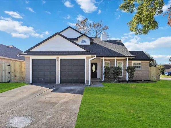 3800 Cottonwood Drive, La Porte, TX 77571