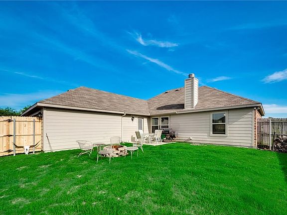 2nd image of 308 Portland Ct