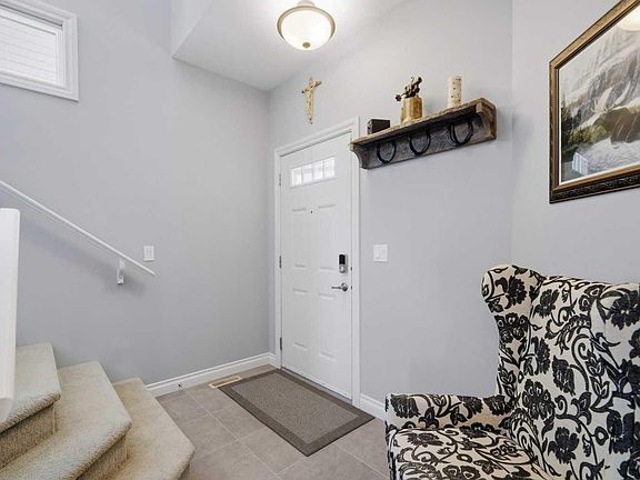 2nd image of 64 Henderson Cres