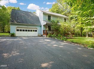 271 Water Forest Dr, Dingmans Ferry, PA 18328