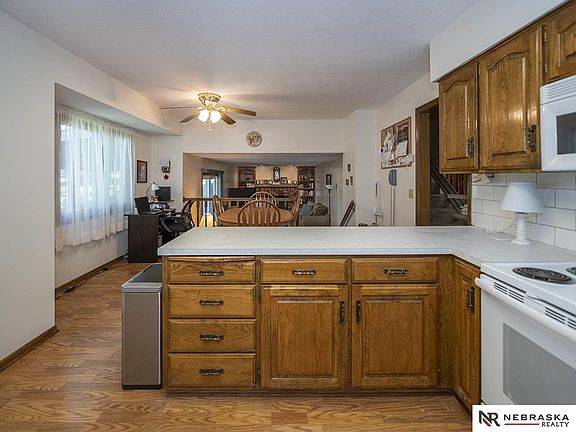 5th image of 15112 S St