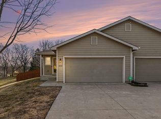 1020 SW Red Oaks Pl, Topeka, KS 66615