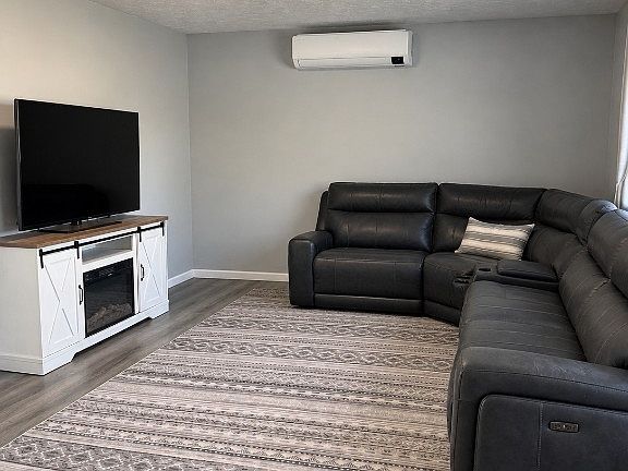 4th image of 3216 Evans Ave
