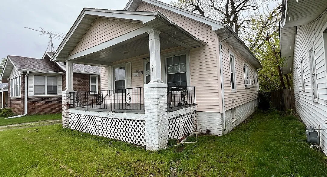 2 bed, $950 — Photo 2