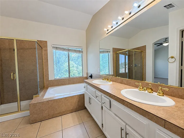 1436 Country Hollow Dr — Photo 17