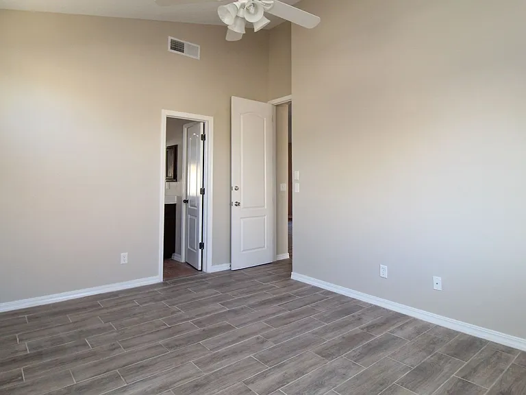 2216 Amber Point Pl — Photo 8