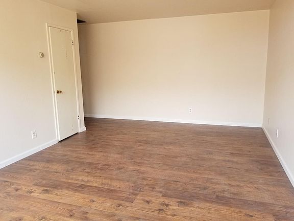 4th image of 261-263 Eastside Dr