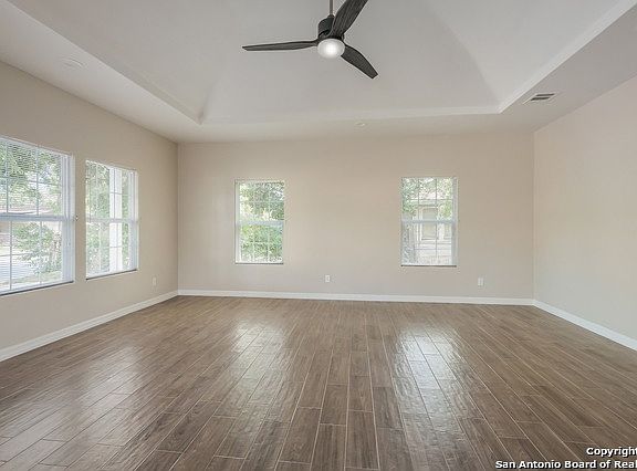 5th image of 2805 Grant Ave
