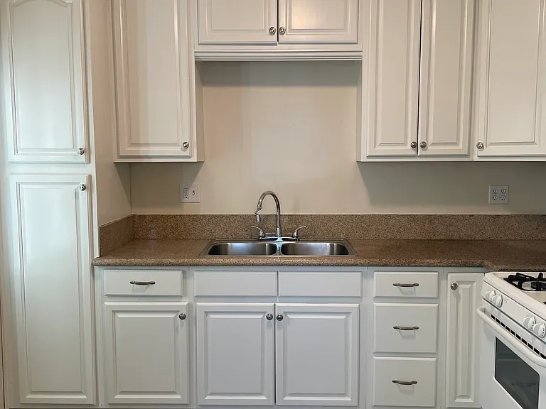 1521 1/2 N Hollywood Way #1521-1/2 — Photo 8