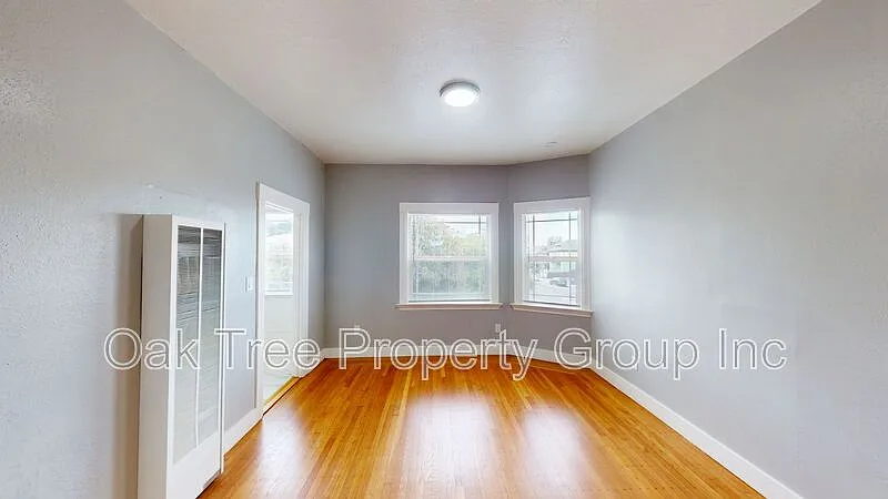 Building Photo - 624 31st St #628