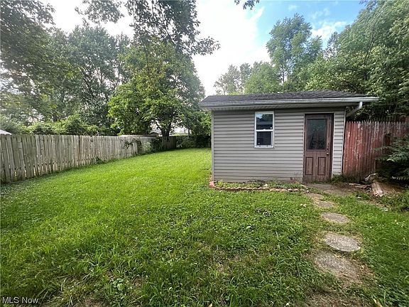 4th image of 448 Glendower Ave