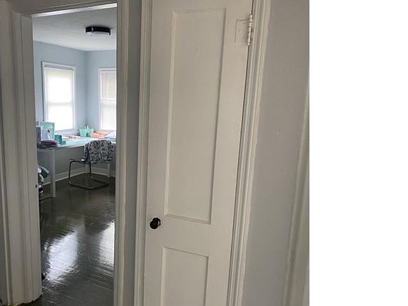 5th image of 412 Warfield Ave