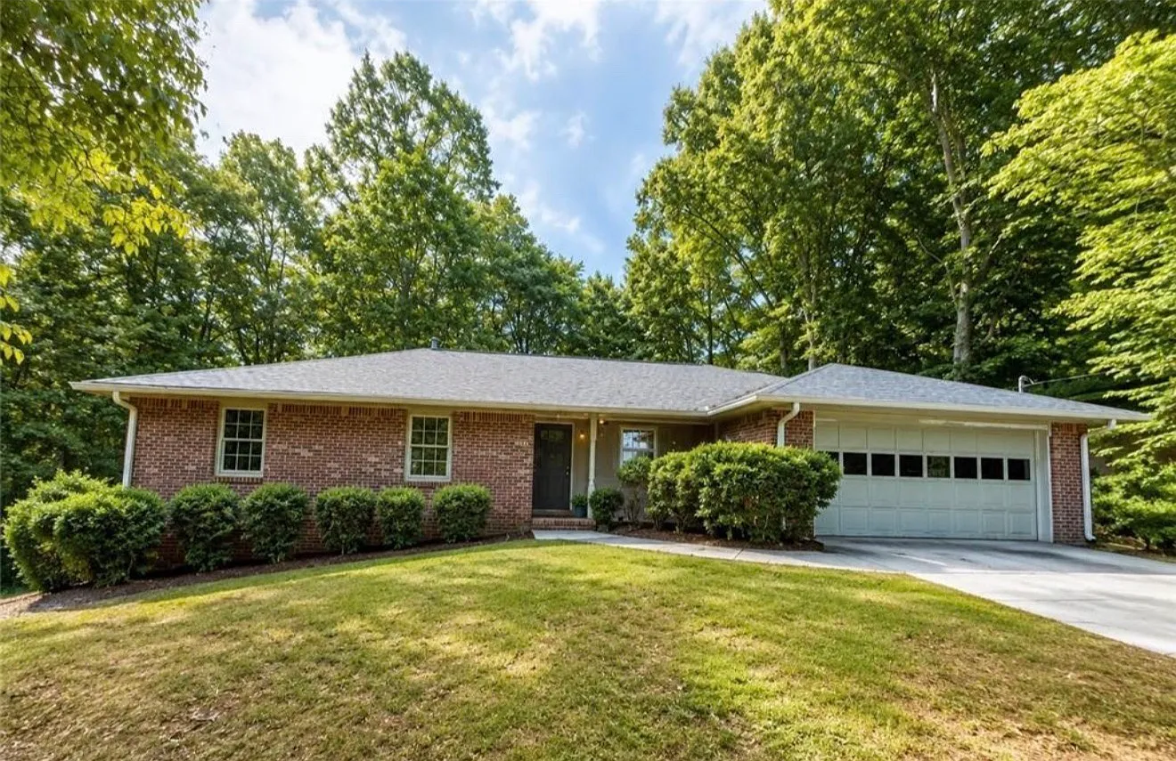 Pine Cir, Lawrenceville — Photo 1