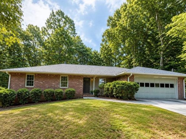1512 Pine Cir, Lawrenceville, GA 30044 – 3-bedroom rental in Lawrenceville