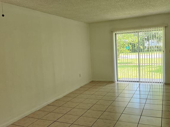 3rd image of 6530 Lake Patricia Dr APT E13