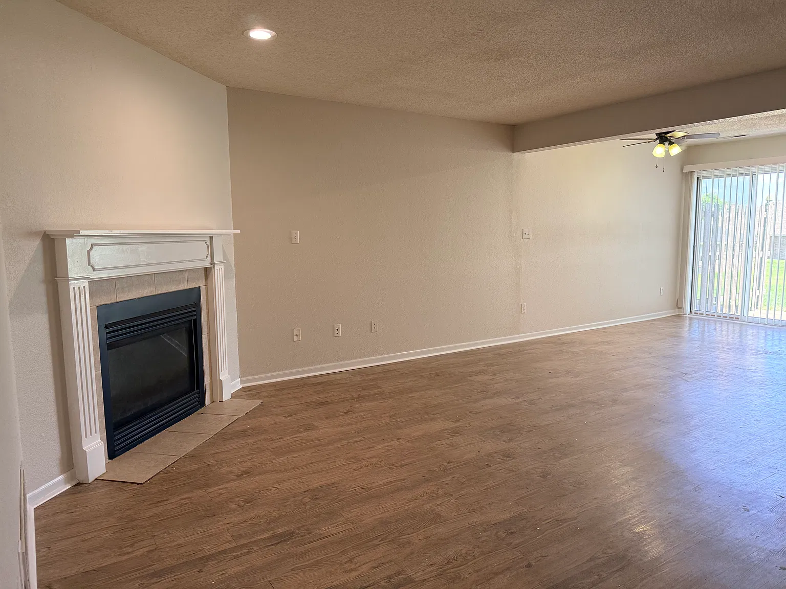 2 bed, 2.5 bath, $1,350 — Photo 2