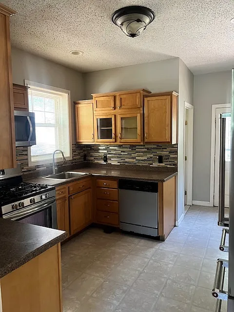 145-147 Roger Williams Ave — Photo 3