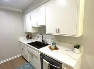 $500 OFF Move-in - Upstairs 1 bedroom - Washer/Dryer in unit, Plank Floors, Mini Split a/c, Dishw..., Pasadena, CA 91106