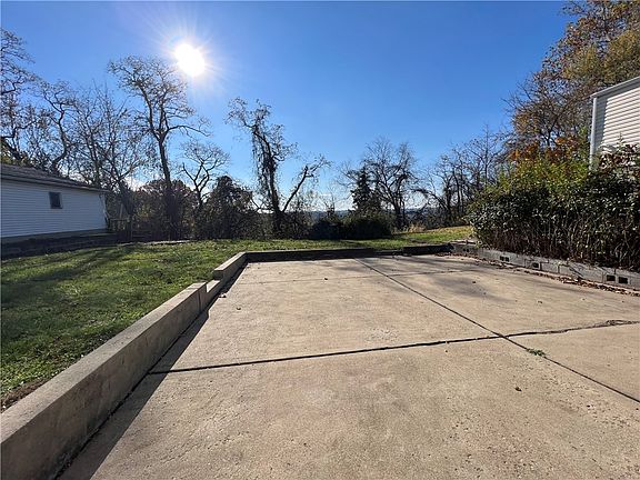 5th image of 136 Marietta Dr