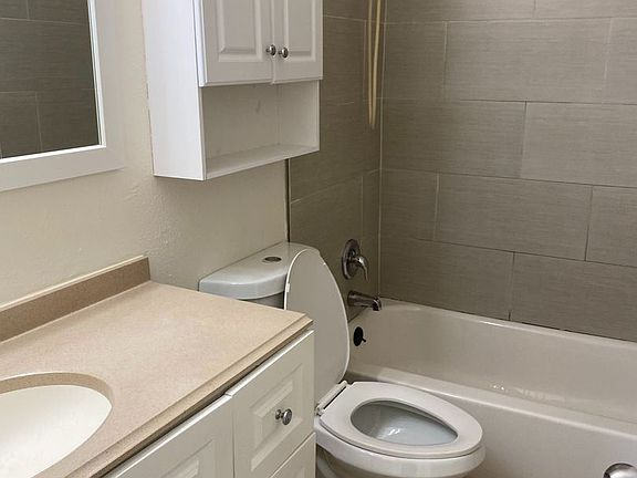 2nd image of 133 W Vermont Ave APT D