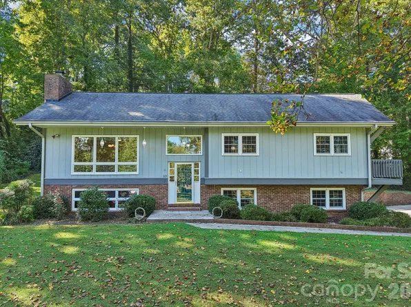 122 W Laurel Ln, Etowah, NC 28729